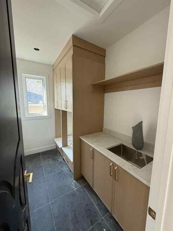 MLS® A2233853 - 1910 Broadview Road NW in West Hillhurst Calgary, Residential