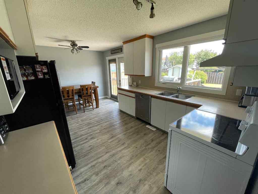 MLS® A2233866 - 10605 107 Street Close  in NONE Fairview, Residential