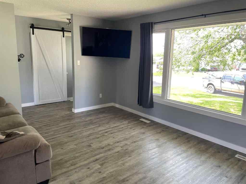 MLS® A2233866 - 10605 107 Street Close  in NONE Fairview, Residential