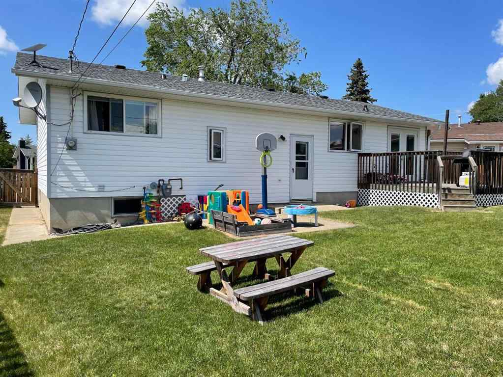 MLS® A2233866 - 10605 107 Street Close  in NONE Fairview, Residential