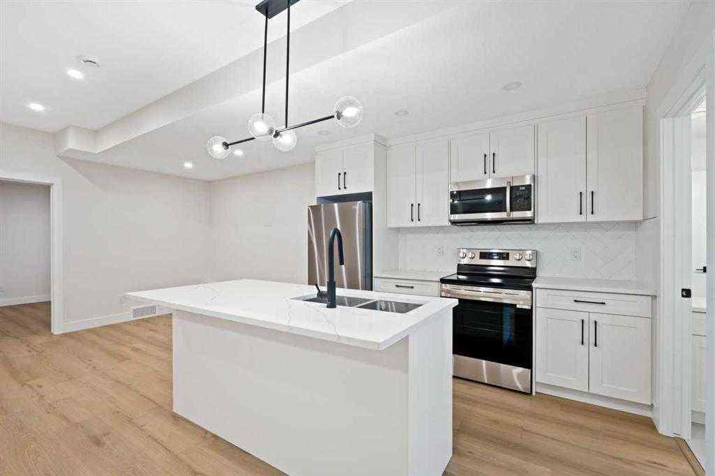 MLS® A2233948 - 2232 1 Avenue NW in West Hillhurst Calgary, Residential