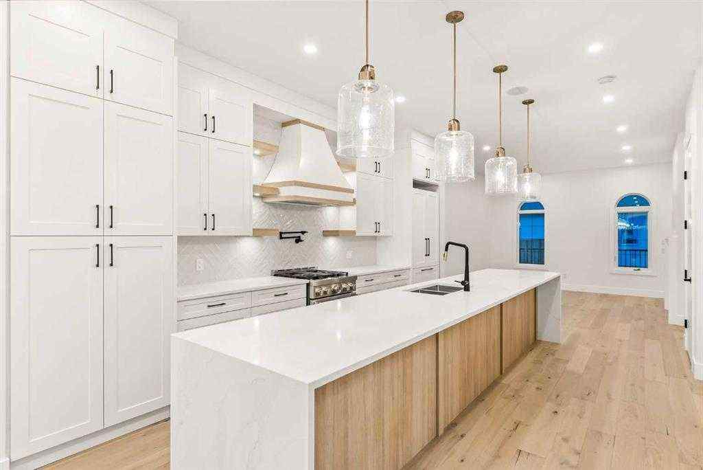 MLS® A2233948 - 2232 1 Avenue NW in West Hillhurst Calgary, Residential