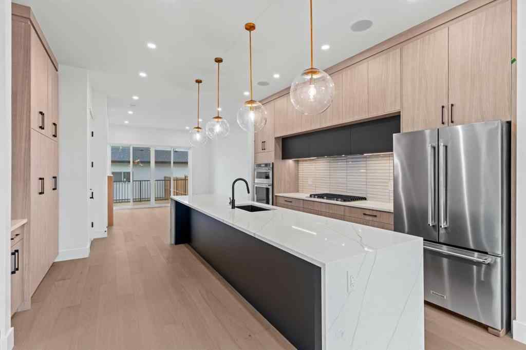 MLS® A2233948 - 2232 1 Avenue NW in West Hillhurst Calgary, Residential