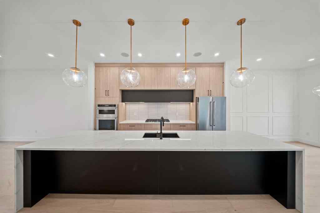 MLS® A2233948 - 2232 1 Avenue NW in West Hillhurst Calgary, Residential