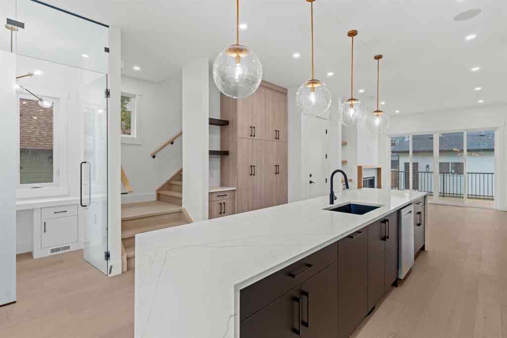 MLS® A2233948 - 2232 1 Avenue NW in West Hillhurst Calgary, Residential