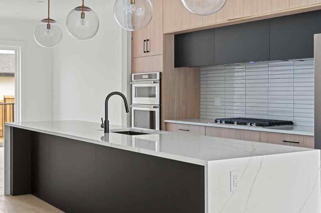 MLS® A2233948 - 2232 1 Avenue NW in West Hillhurst Calgary, Residential