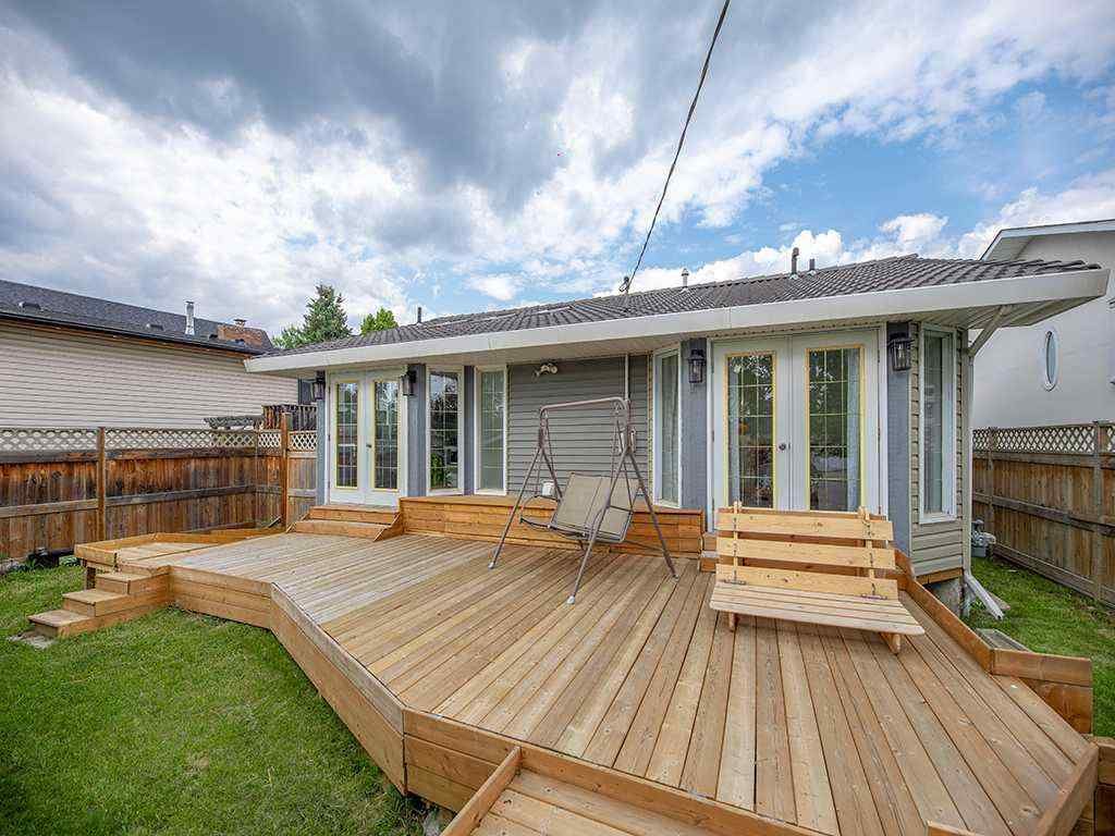 MLS® A2233996 - 477 72 Avenue NE in Huntington Hills Calgary, Residential