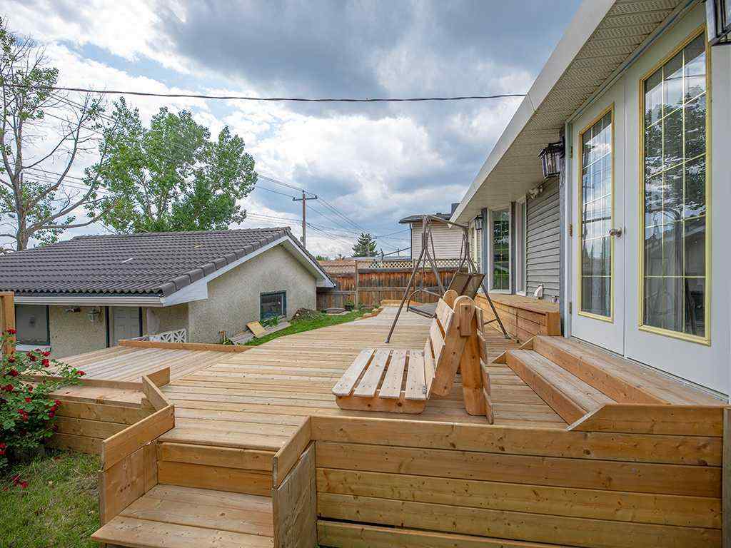 MLS® A2233996 - 477 72 Avenue NE in Huntington Hills Calgary, Residential