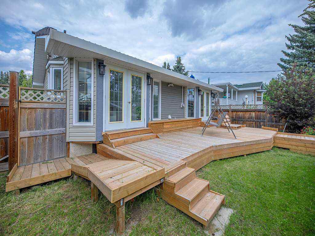 MLS® A2233996 - 477 72 Avenue NE in Huntington Hills Calgary, Residential