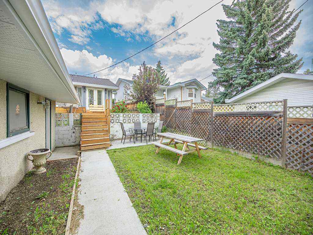 MLS® A2233996 - 477 72 Avenue NE in Huntington Hills Calgary, Residential
