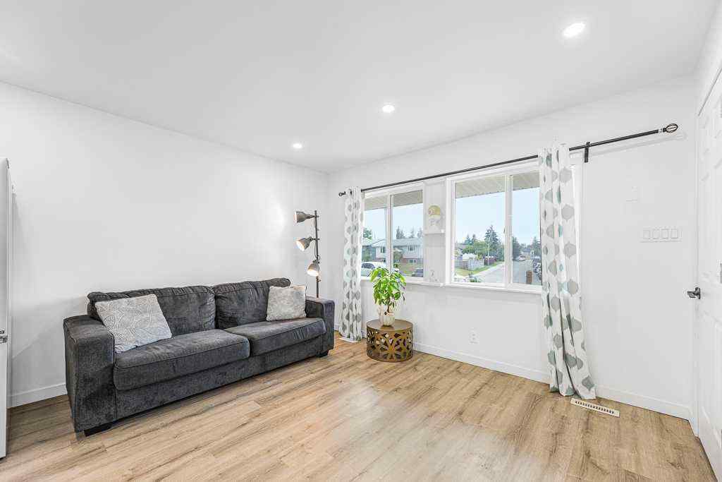 MLS® A2233996 - 477 72 Avenue NE in Huntington Hills Calgary, Residential