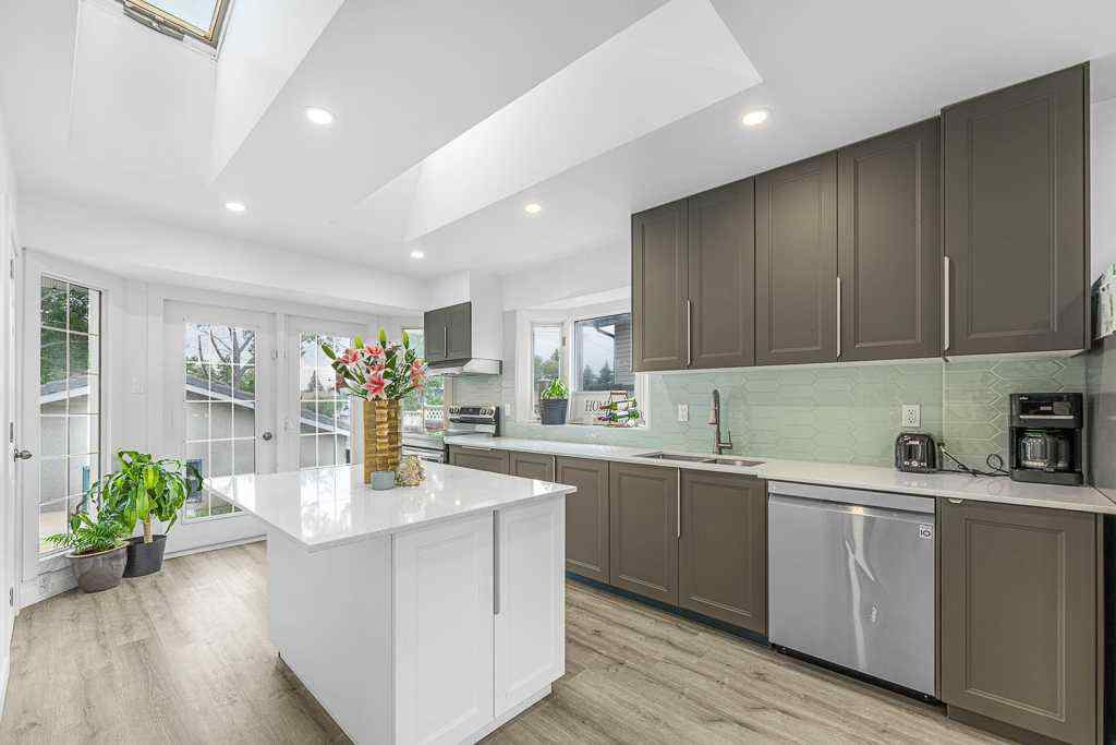 MLS® A2233996 - 477 72 Avenue NE in Huntington Hills Calgary, Residential