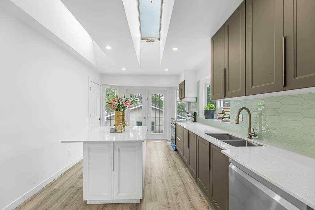 MLS® A2233996 - 477 72 Avenue NE in Huntington Hills Calgary, Residential