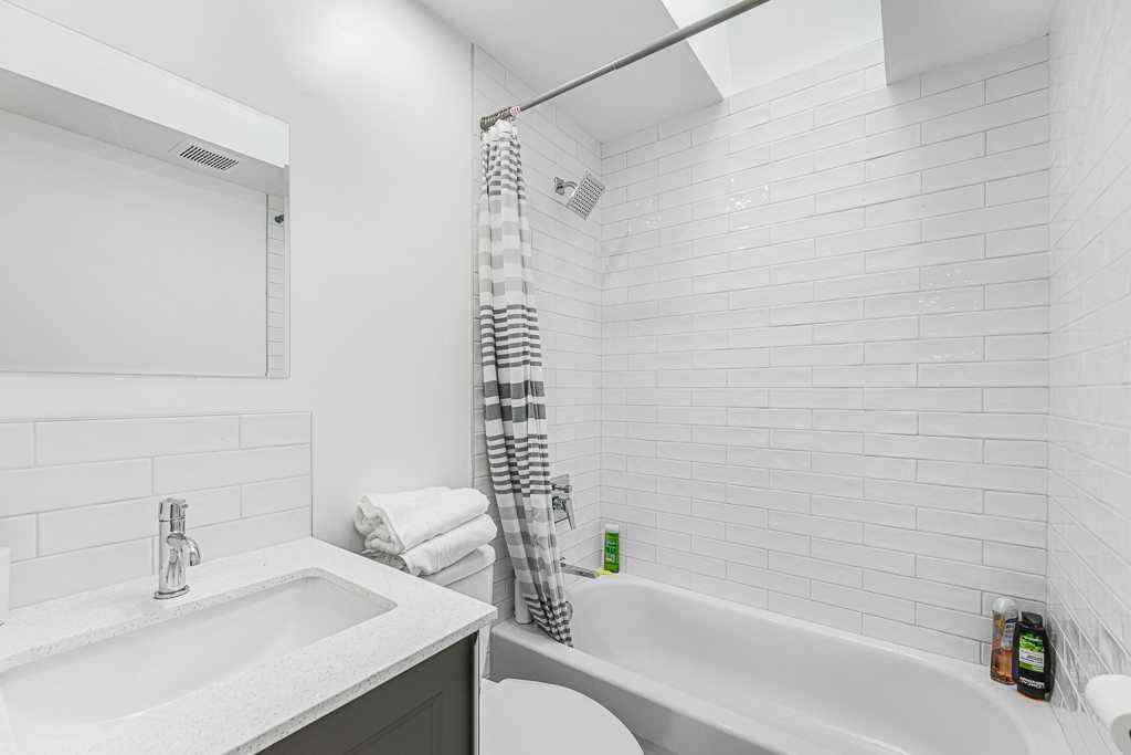 MLS® A2233996 - 477 72 Avenue NE in Huntington Hills Calgary, Residential