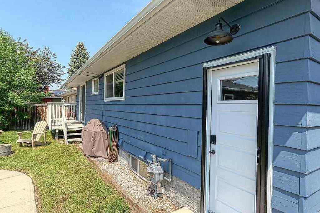 MLS® A2234016 - 51 Hollyburn Road SW in Haysboro Calgary, Residential