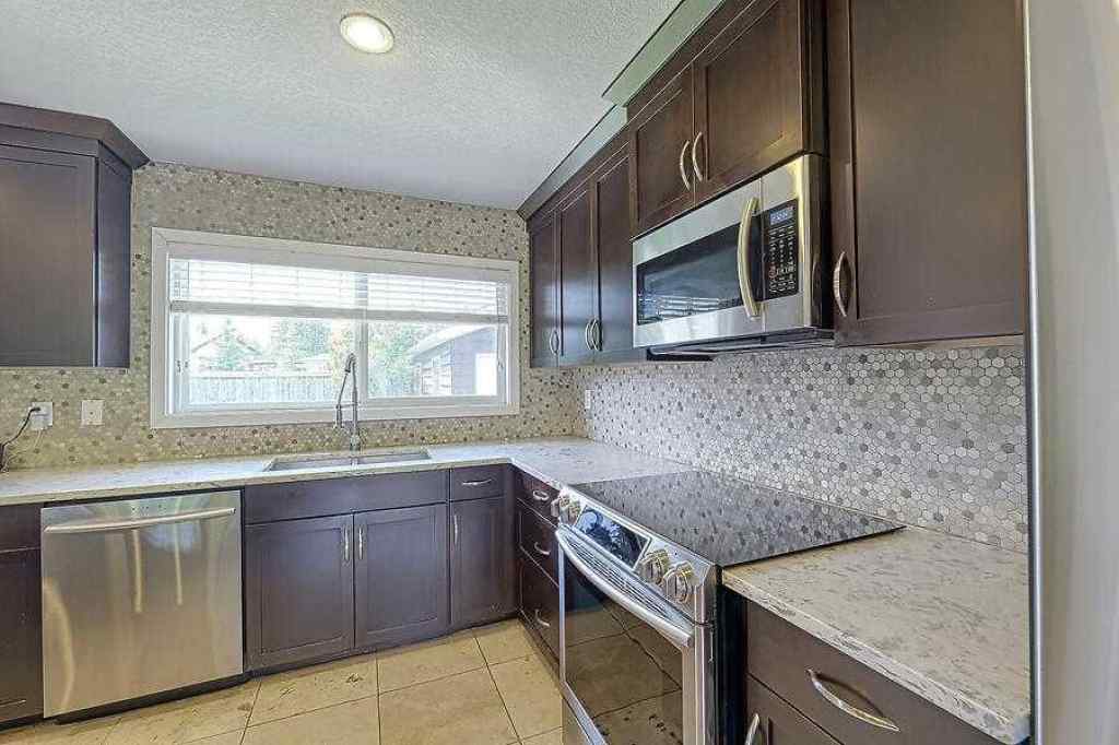 MLS® A2234016 - 51 Hollyburn Road SW in Haysboro Calgary, Residential