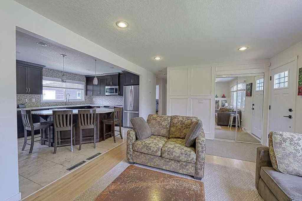 MLS® A2234016 - 51 Hollyburn Road SW in Haysboro Calgary, Residential