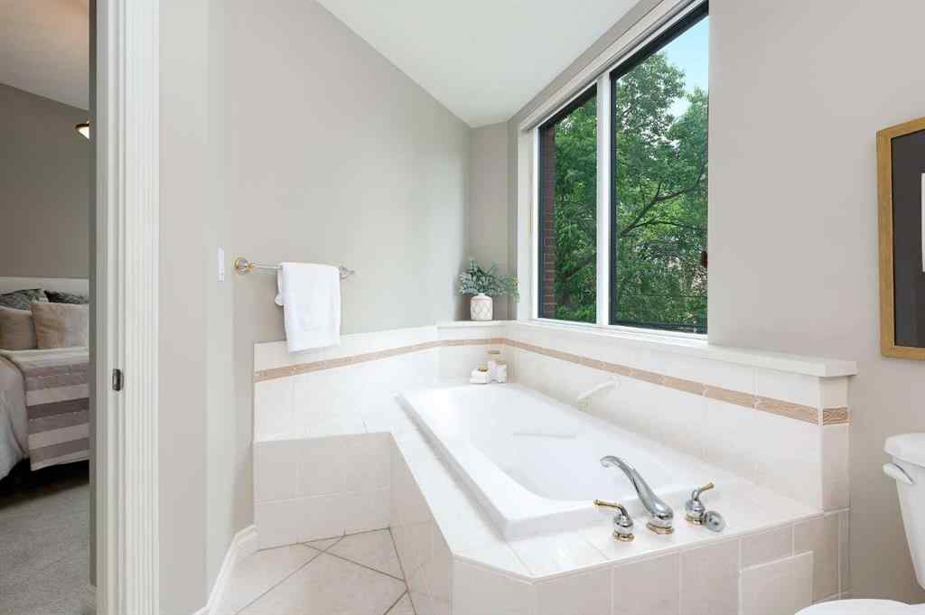 MLS® A2234057 - Unit #201 228 26 Avenue SW in Mission Calgary, Residential