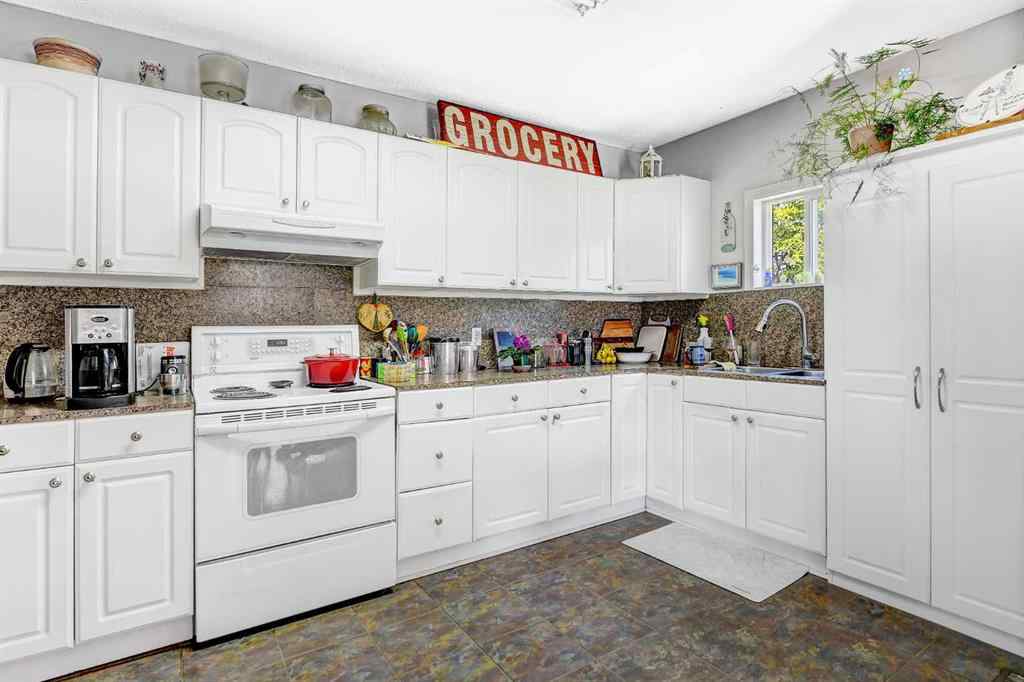 MLS® A2234082 - 1111 7th Avenue  in N/A Beaverlodge, Residential