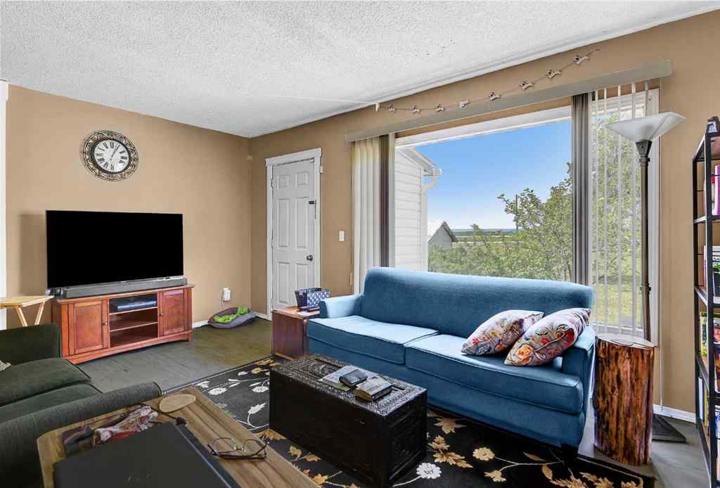 MLS® A2234082 - 1111 7th Avenue  in N/A Beaverlodge, Residential