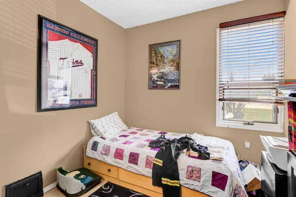MLS® A2234082 - 1111 7th Avenue  in N/A Beaverlodge, Residential
