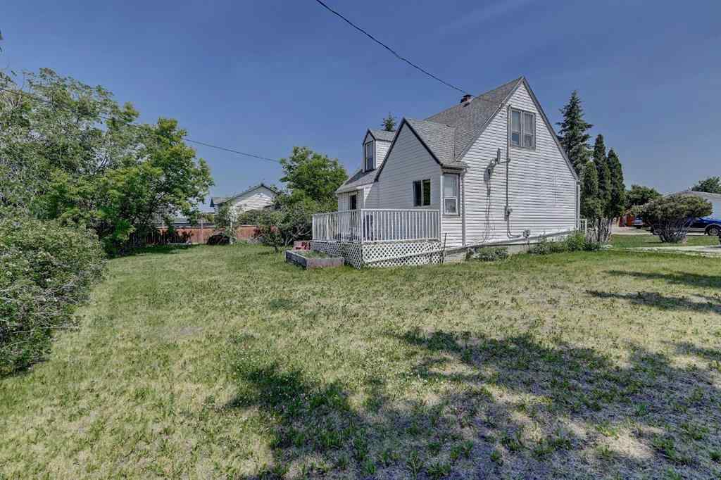 MLS® A2234082 - 1111 7th Avenue  in N/A Beaverlodge, Residential