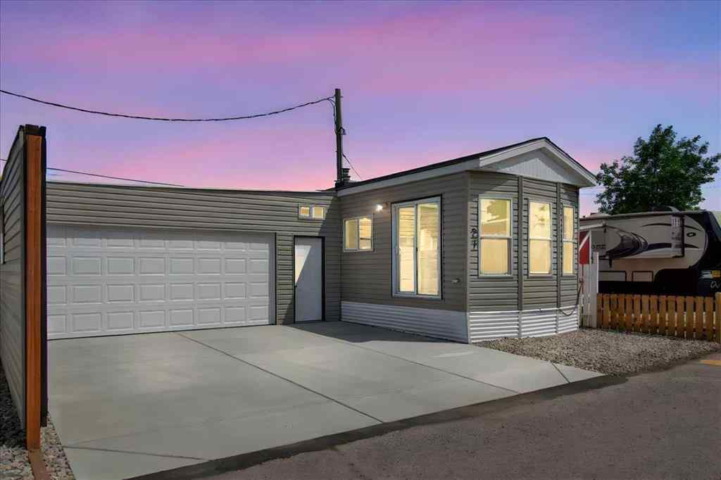 MLS® A2234101 - Unit #27 2106 50 Street SE in Forest Lawn Calgary, Mobile