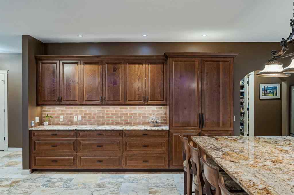 MLS® A2234105 - 804 9A Street NE in Renfrew Calgary, Residential