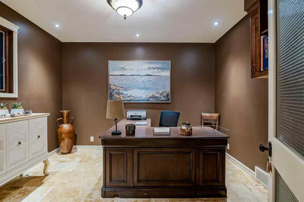 MLS® A2234105 - 804 9A Street NE in Renfrew Calgary, Residential
