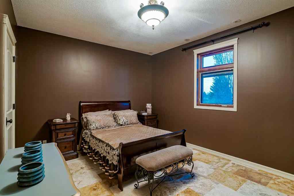 MLS® A2234105 - 804 9A Street NE in Renfrew Calgary, Residential