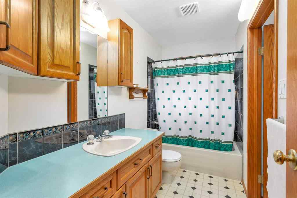 MLS® A2234112 - 4000 42 Street  in Rocky Mtn House Rocky Mountain House, Residential