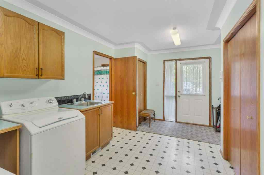 MLS® A2234112 - 4000 42 Street  in Rocky Mtn House Rocky Mountain House, Residential