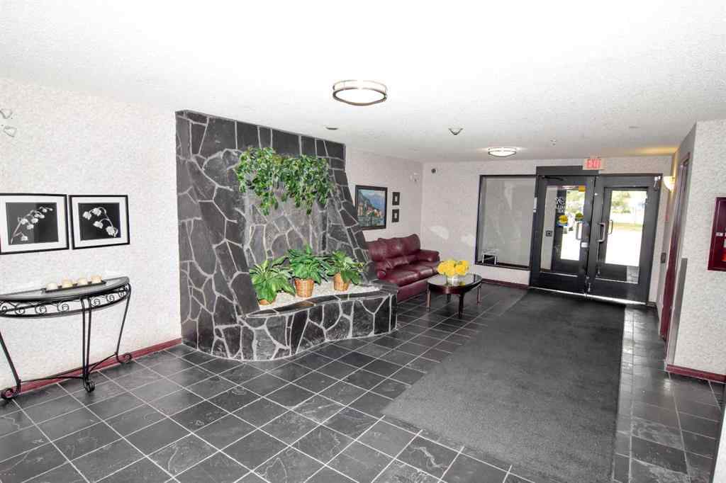 MLS® A2234113 - Unit #109 2022 Canyon Meadows Drive SE in Queensland Calgary, Residential