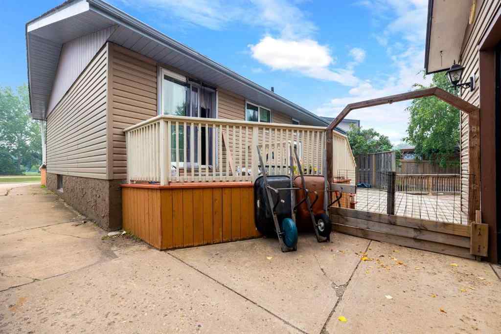 MLS® A2234281 - 109 Hillcrest Drive  in Thickwood Fort McMurray, Residential