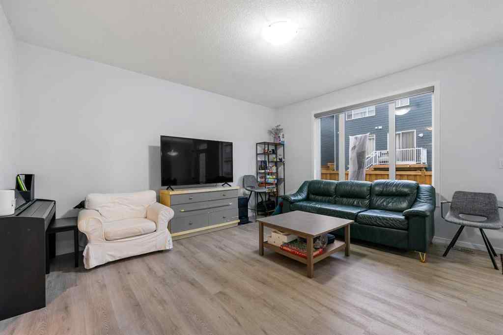 MLS® A2234288 - 281 Yorkville Road SW in Yorkville Calgary, Residential