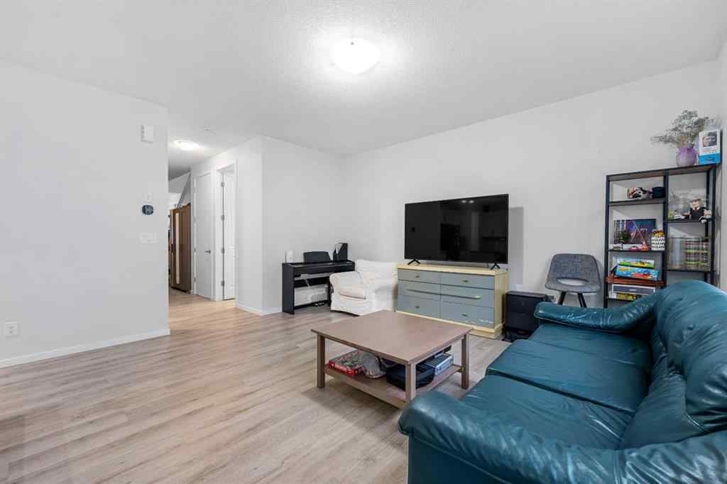 MLS® A2234288 - 281 Yorkville Road SW in Yorkville Calgary, Residential