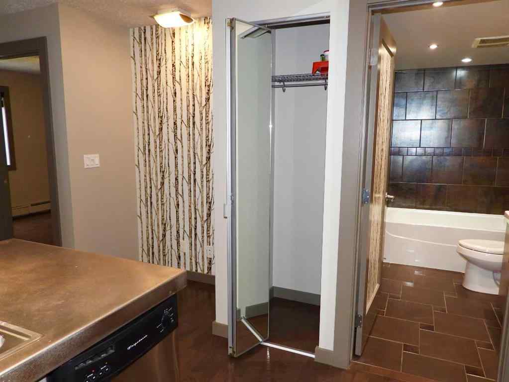 MLS® A2234346 - Unit #104 2411 29 Street SW in Killarney/Glengarry Calgary, Residential