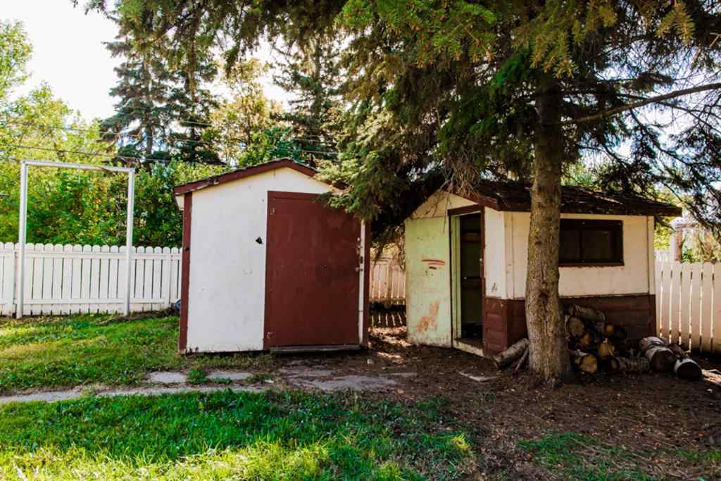 MLS® A2234424 - 10019 93 Avenue  in Swanavon Grande Prairie, Residential