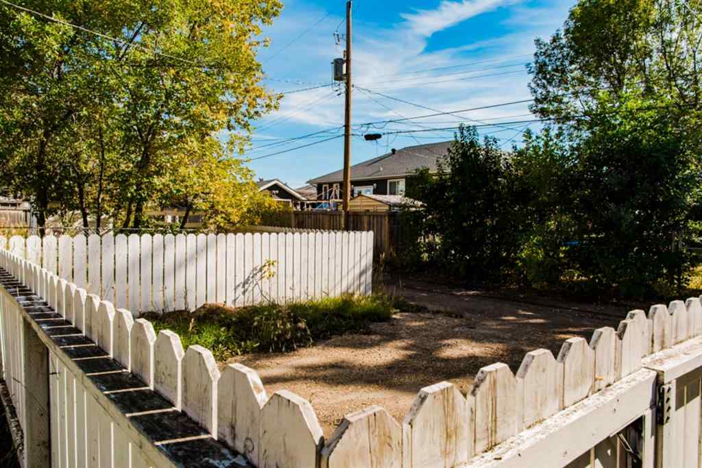 MLS® A2234424 - 10019 93 Avenue  in Swanavon Grande Prairie, Residential