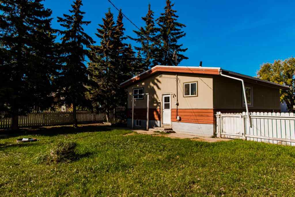 MLS® A2234424 - 10019 93 Avenue  in Swanavon Grande Prairie, Residential