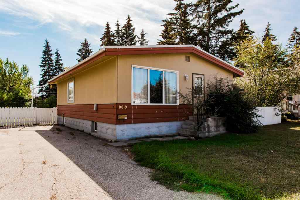 MLS® A2234424 - 10019 93 Avenue  in Swanavon Grande Prairie, Residential