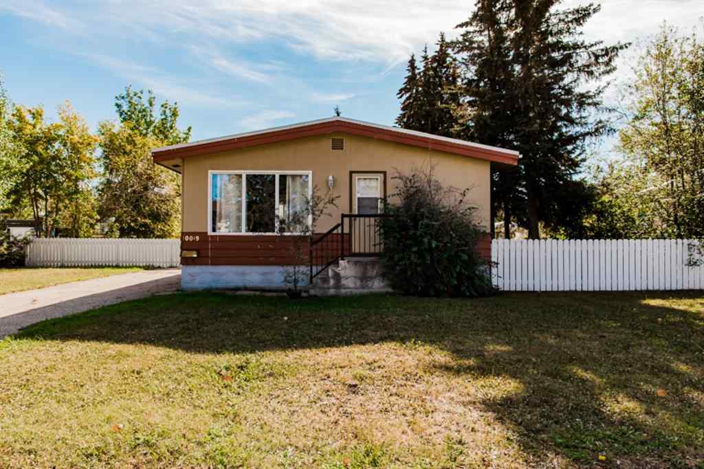 MLS® A2234424 - 10019 93 Avenue  in Swanavon Grande Prairie, Residential
