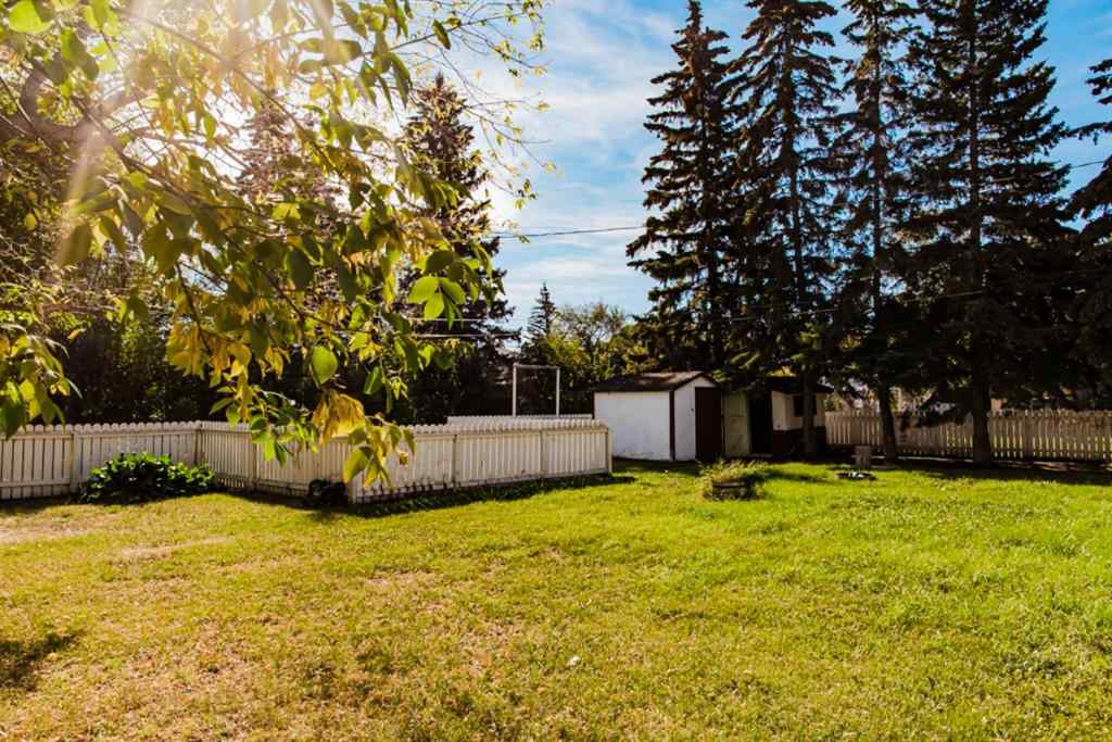 MLS® A2234424 - 10019 93 Avenue  in Swanavon Grande Prairie, Residential