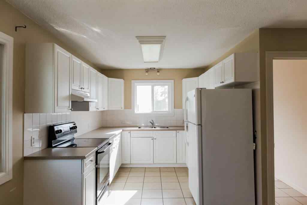 MLS® A2234424 - 10019 93 Avenue  in Swanavon Grande Prairie, Residential