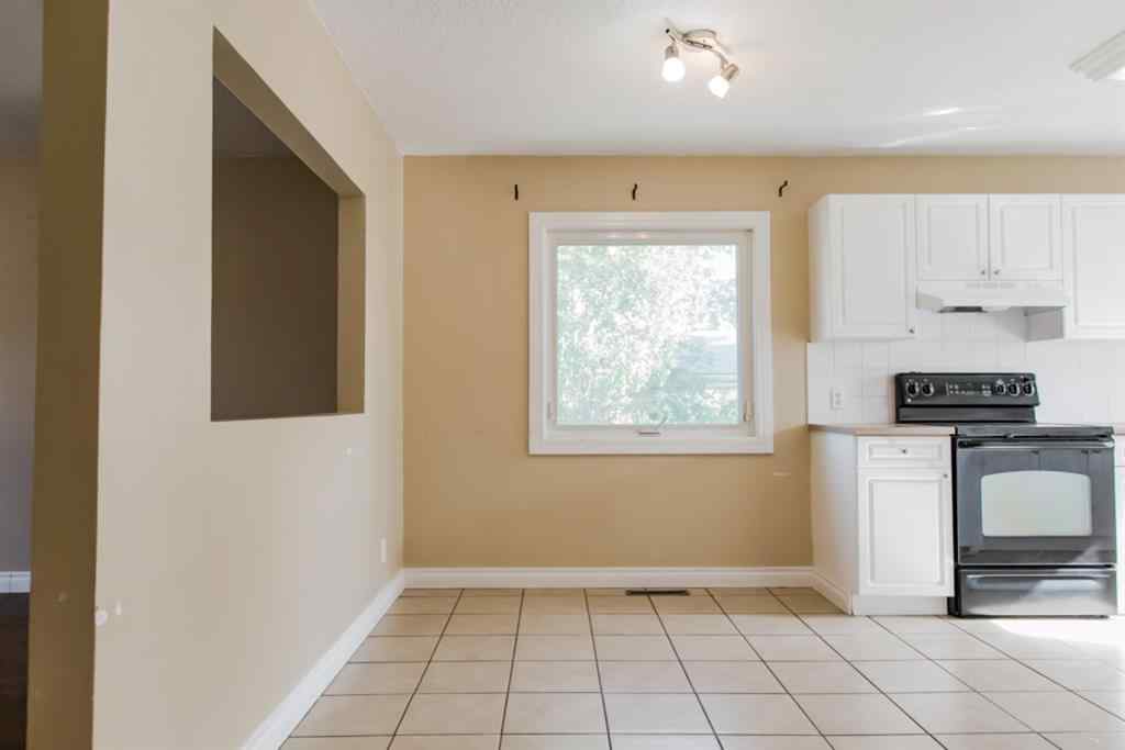 MLS® A2234424 - 10019 93 Avenue  in Swanavon Grande Prairie, Residential