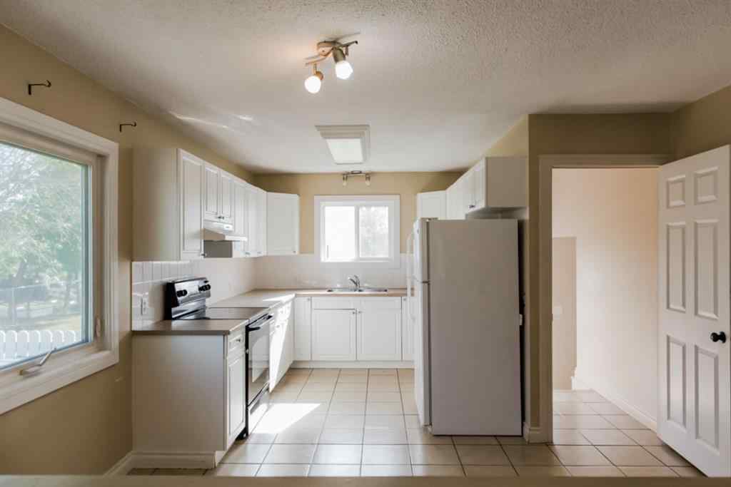 MLS® A2234424 - 10019 93 Avenue  in Swanavon Grande Prairie, Residential