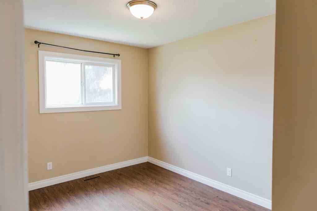 MLS® A2234424 - 10019 93 Avenue  in Swanavon Grande Prairie, Residential