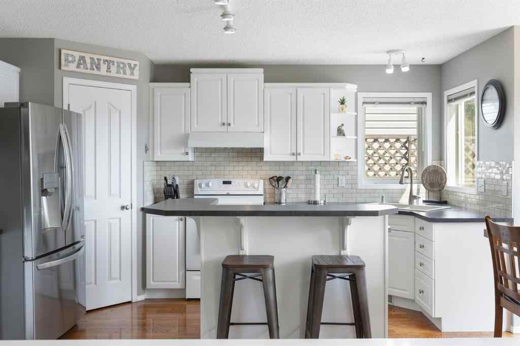 MLS® A2234446 - 94 Somerglen Close SW in Somerset Calgary, Residential