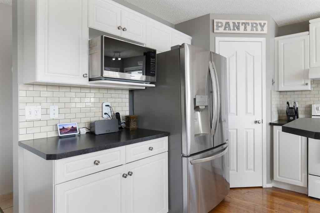 MLS® A2234446 - 94 Somerglen Close SW in Somerset Calgary, Residential