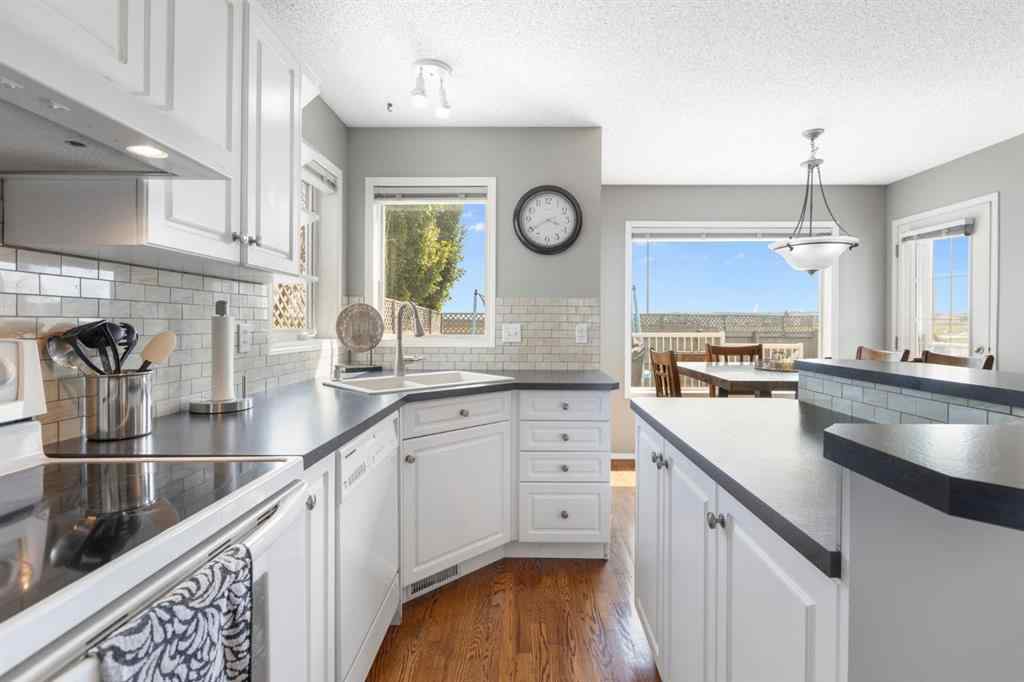 MLS® A2234446 - 94 Somerglen Close SW in Somerset Calgary, Residential